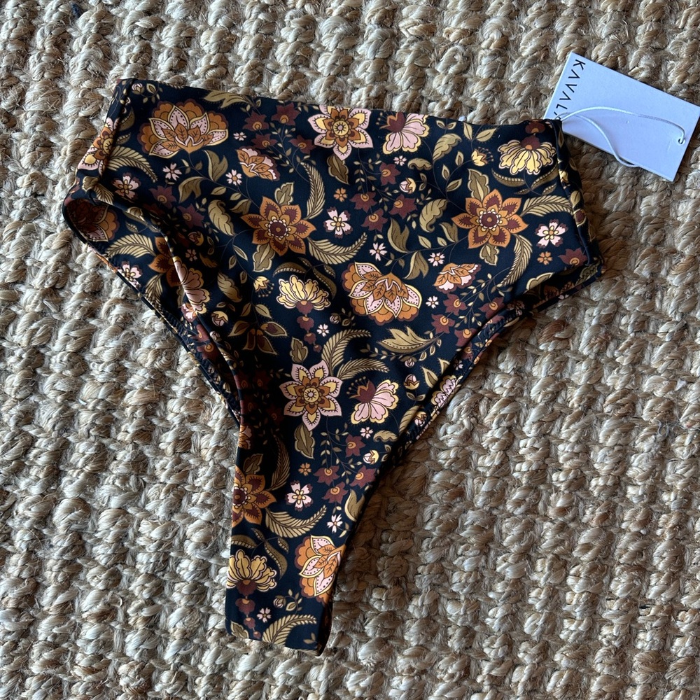 Kavala swim bottom